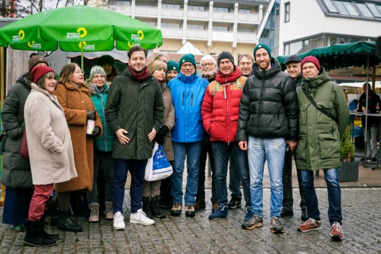 Kurz aber motivierend: Der Besuch unseres Bundesvorsitzenden Felix Banaszak auf dem Alzenauer Wochenmarkt.