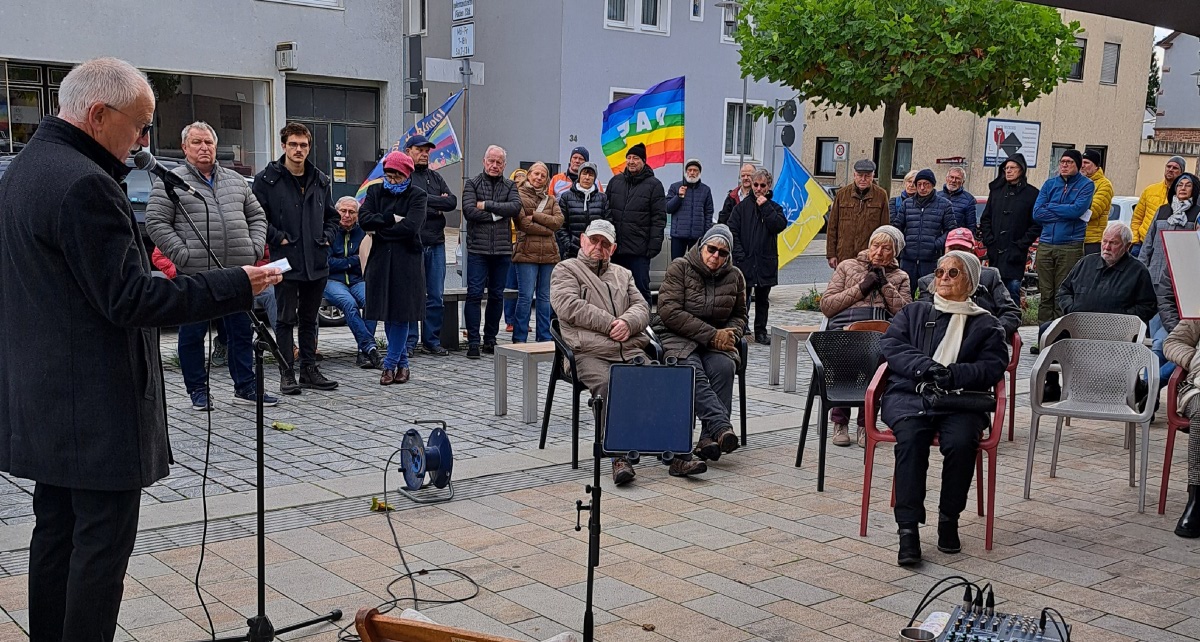 Foto: von links: st. Landrat Andreas Zenglein (Haibach), Bürgermeister Frank Houben (Hösbach), Michael Bagro, Andrea Szalay, Jürgen Fleckenstein (Gemeinderat Hösbach), Harald Sauer (2. Bgm Hösbach)